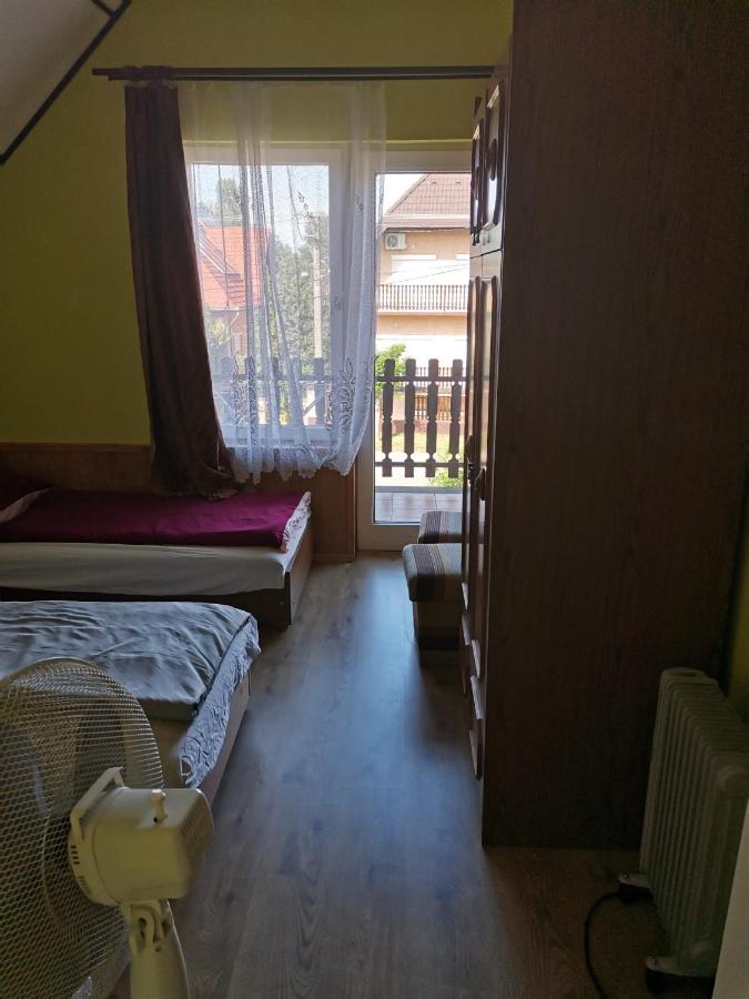Roland Apartman Apartment Балатонлеле Екстериор снимка