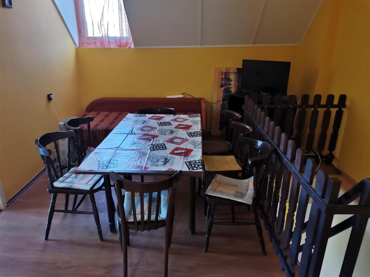 Roland Apartman Apartment Балатонлеле Екстериор снимка