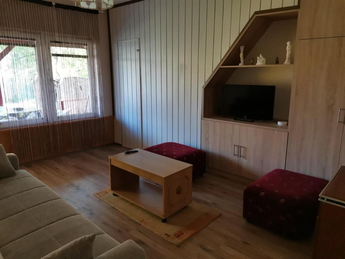 Roland Apartman Apartment Балатонлеле Екстериор снимка