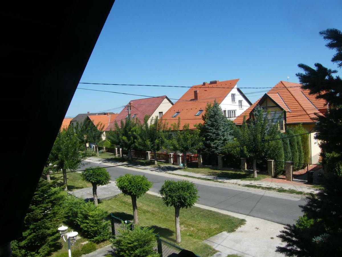 Roland Apartman Apartment Балатонлеле Екстериор снимка